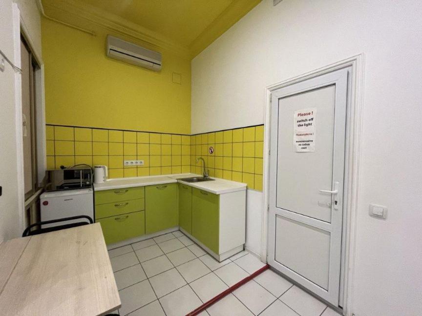 Friends Hostel เคียฟ ภายนอก รูปภาพ