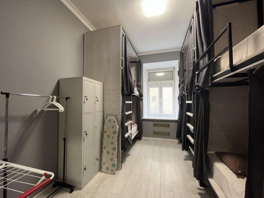 Friends Hostel เคียฟ ภายนอก รูปภาพ
