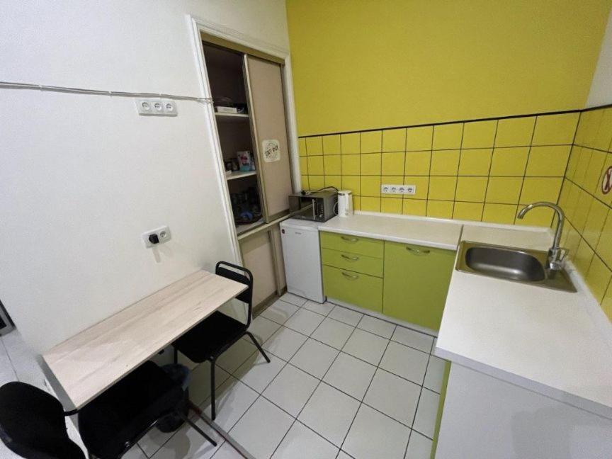 Friends Hostel เคียฟ ภายนอก รูปภาพ