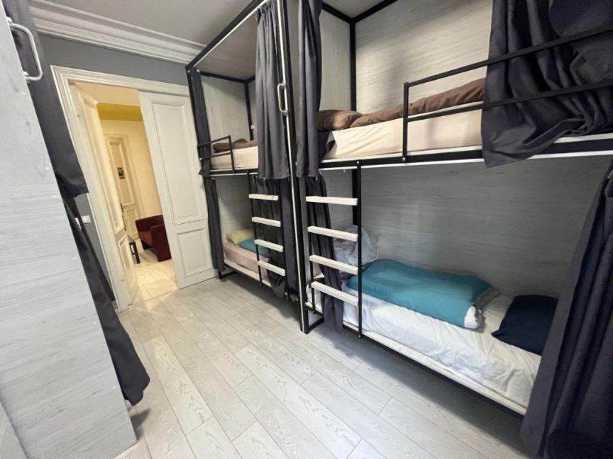 Friends Hostel เคียฟ ภายนอก รูปภาพ